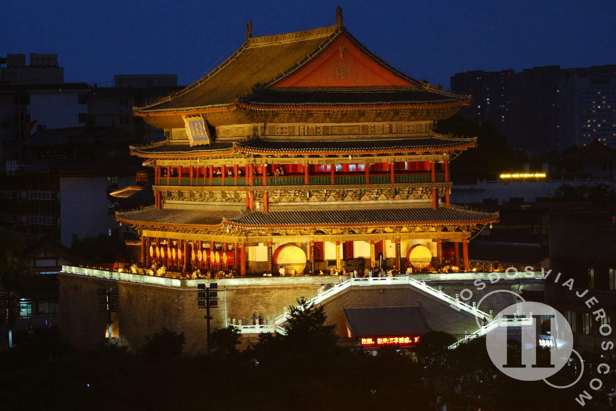 Torre del Tambor de noche
