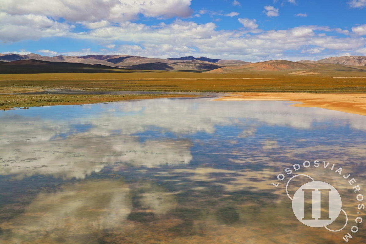 Reflejo del cielo en el lago