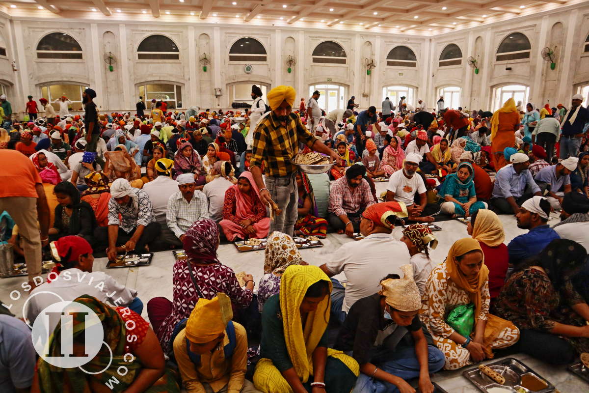 Comedor comunitario en el Templo Sij