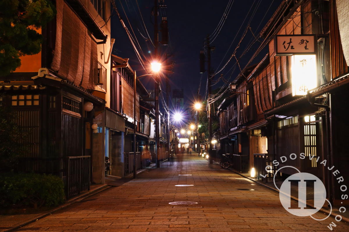 Las calles del Barrio Gion de noche