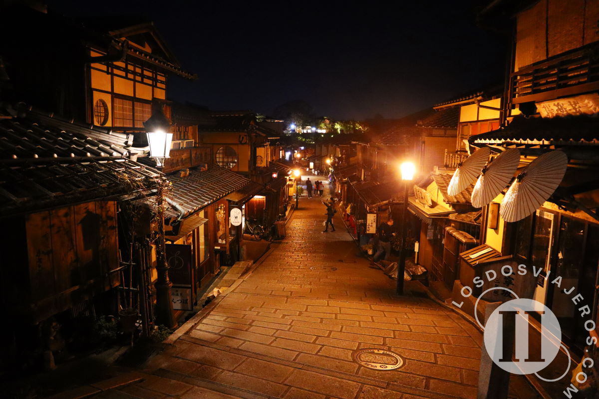 Las calles más bonitas de Kioto de noche
