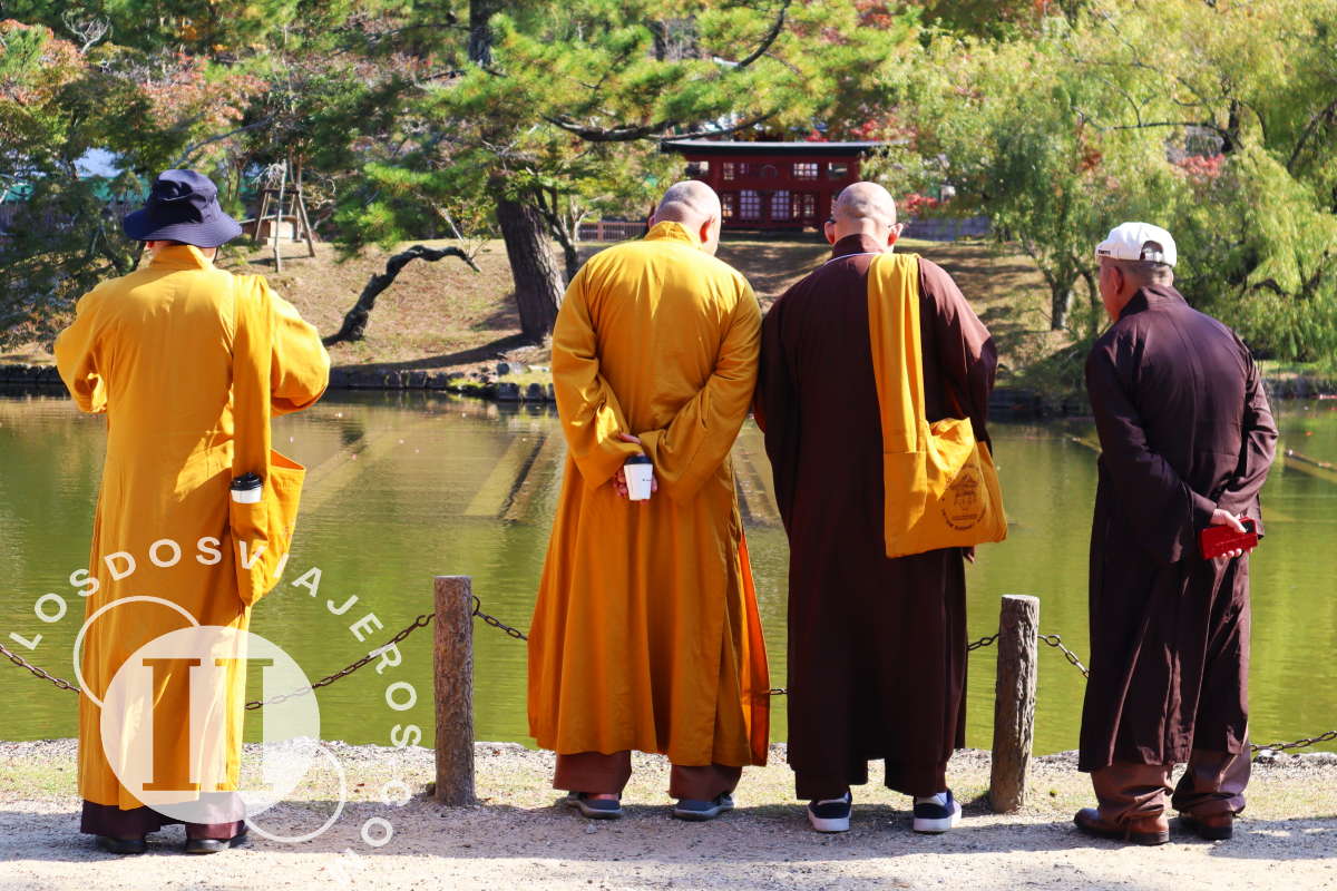 Monjes en el Templo Todai-ji en Nara