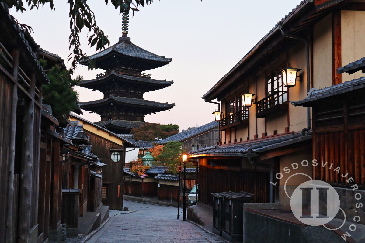 Pagoda Yasaka al amanecer, kioto