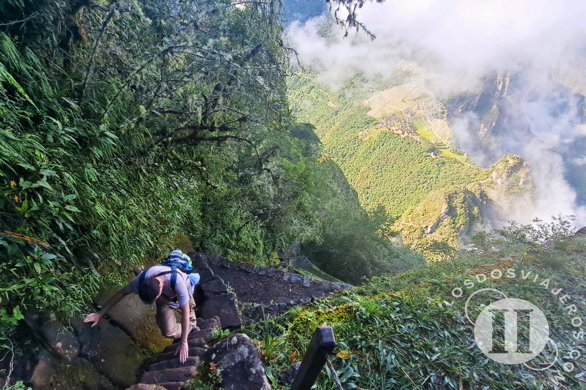 Ascenso en cuesta a la cima del Waynapicchu