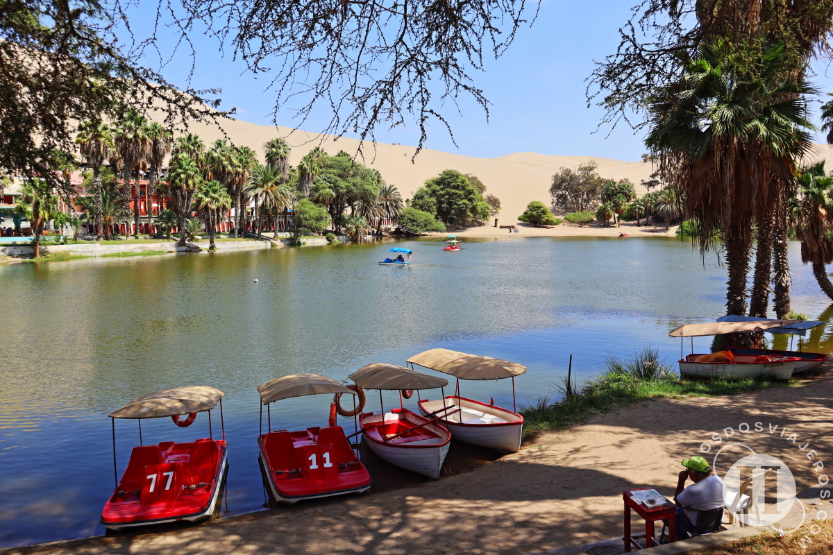 Embarcaciones en la Huacachina
