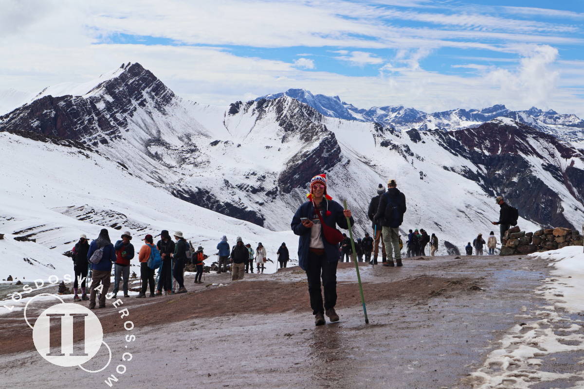 Shere ascendiendo hasta la montaña de 7 colores