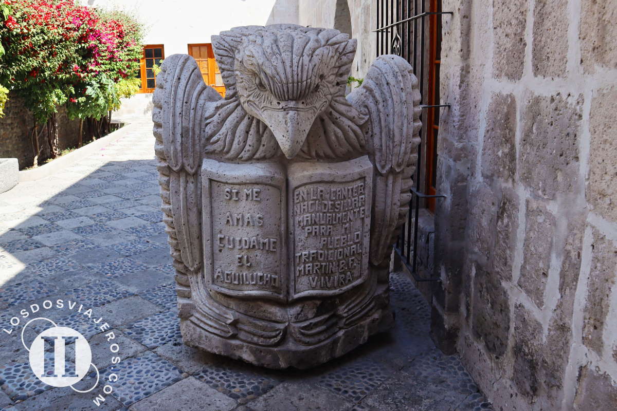 Sillón tallado Biblioteca